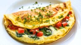 Grâce à ce détail tout bête vous ne raterez plus jamais vos omelettes