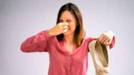 Le geste tout simple qui permet de venir à bout de chaussures qui puent en un instant