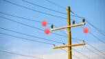 Voici pourquoi il y a des boules rouges sur les lignes électriques à haute tension