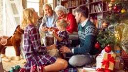 Allocations familiales: combien vous touchez en 2026 selon vos revenus et le nombre d’enfants