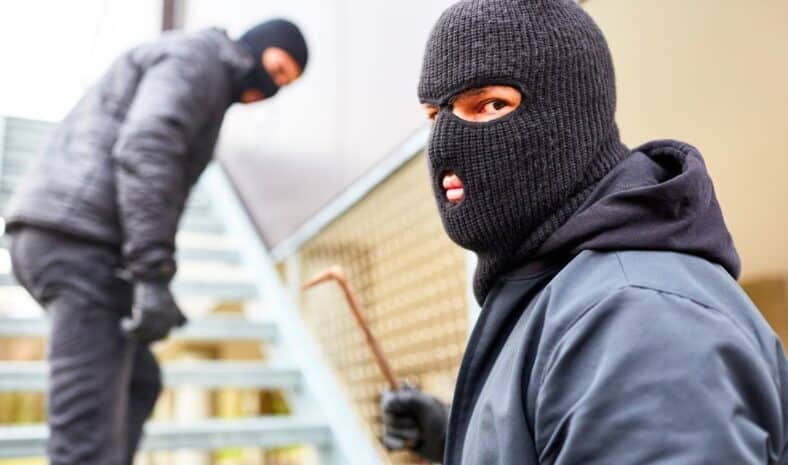Cambriolage : cette astuce inquiétante des cambrioleurs pour ne plus se faire attraper même avec des caméras