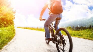 Decathlon dégaine enfin un VTT électrique surpuissant à un prix très abordable