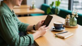 Tuxboard.com - Google prépare une fonction Android pour prolonger la durée de vie des smartphones pliables