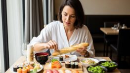 Tuxboard.com - Sushi: une nutritionniste alerte sur le plat à éviter au restaurant japonais, aussi calorique qu’un burger-frites