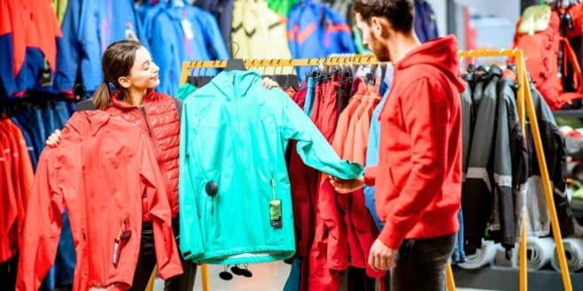 Decathlon frappe fort avec ce nouveau manteau imperméable à prix mini