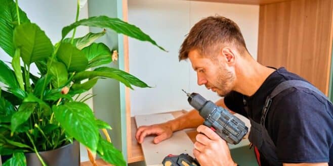 L'armoire haute et étroite IKEA qui s'intègre parfaitement aussi bien dans l'entrée que dans la cuisine