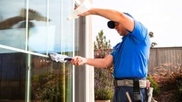 Produit nettoyant vitres : ajoutez cet ingrédient pour des vitres sans traces