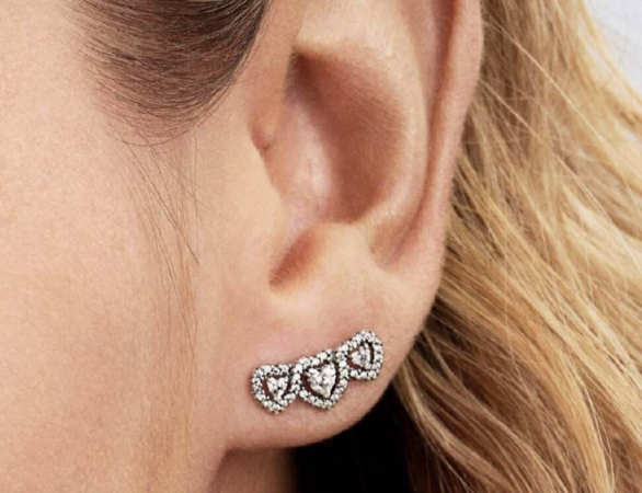 Pandora sublime votre visage avec ces boucles d'oreilles en argent