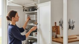 Tuxboard - IKEA : cet organisateur à 25 € libère un espace insoupçonné dans vos placards de cuisine