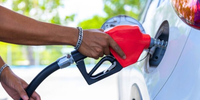 Leclerc, Super U : ces enseignes baissent et plafonnent leurs prix à la pompe pour vous faire économiser