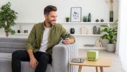 Tuxboard - Ce cube multiprises design remplace vos rallonges moches : 3 prises, 3 USB et recharge sans fil