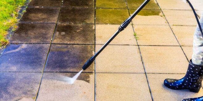 Bicarbonate et savon noir à 2 euros : votre terrasse sans mousse ni effort ce printemps 2026