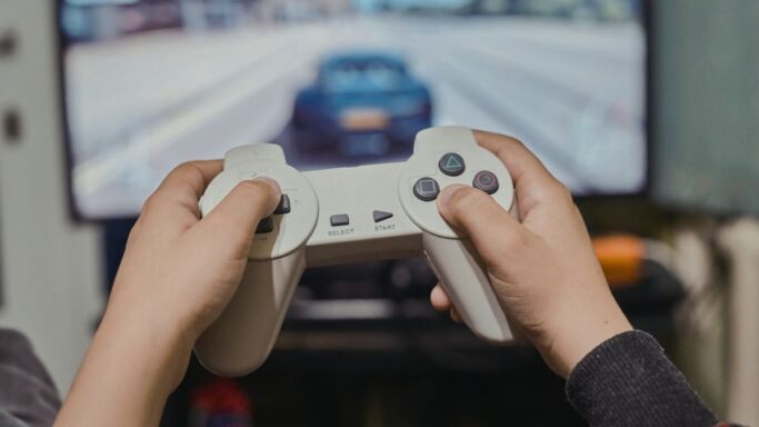 PlayStation 6 : prix autour de 700 dollars, lancement prévu fin 2027 et une version portable à 500 euros