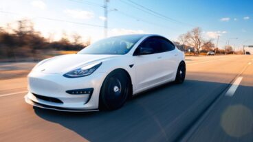 Tesla oblige ses conducteurs à se justifier face à l'IA chaque fois qu'ils reprennent le volant
