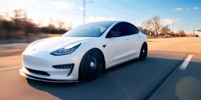 Tesla oblige ses conducteurs à se justifier face à l'IA chaque fois qu'ils reprennent le volant