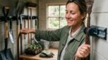 Tuxboard - Fini les râteaux qui traînent dans l'abri de jardin : ce support Parkside à 8,99 € chez Lidl change tout