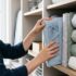 Tuxboard - Fini les draps entassés en boule dans l'armoire : ce geste avec la taie d'oreiller change tout