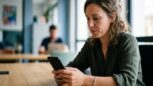 Tuxboard - « Que quelqu'un n'écrive pas dans un chat de groupe n'est pas un geste de mépris » : ce que cache vraiment le silence sur WhatsApp au travail