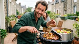 Tuxboard - Fini les grillades au barbecue fumant : ce brasero Lidl à 129 € fait aussi plancha et feu de camp