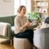Tuxboard - Fini le canapé d'angle encombrant : les décorateurs ont adopté ce trio malin pour les petits salons