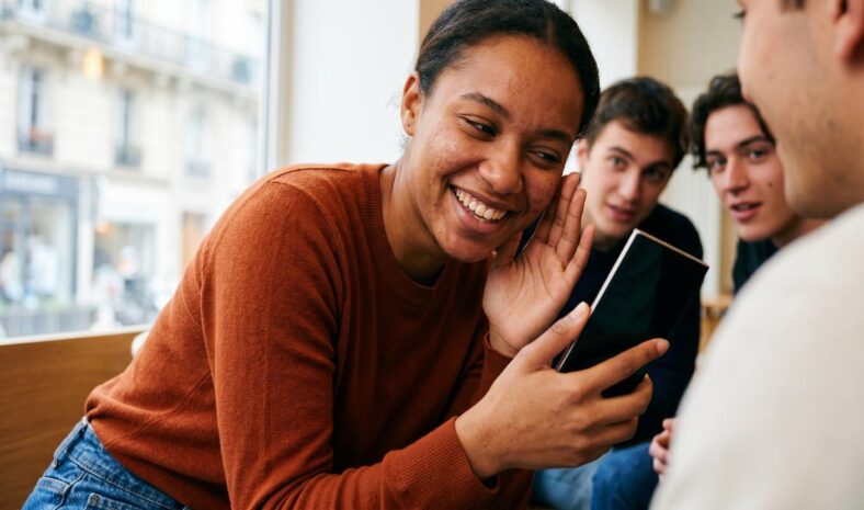 Tuxboard - Le Samsung Galaxy S26 Ultra cache son écran aux regards curieux et ses rivaux chinois veulent déjà faire pareil
