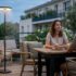 Tuxboard - Fini la terrasse étouffante le soir : cet éclairage fait chuter la température de plusieurs degrés sans mouiller personne