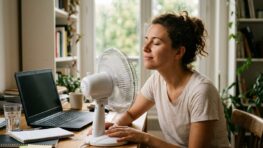 Tuxboard - Ce ventilateur de table Kinzo à 14,95€ chez Action pourrait bien sauver vos journées de télétravail cet été