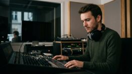 Tuxboard - Netflix rachète la société de Ben Affleck pour 587 millions de dollars pour révolutionner sa post-production