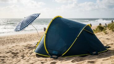 Tuxboard - Cette tente de plage Action à 7,47 € tient tête au vent là où le parasol classique abandonne