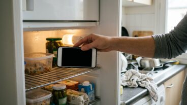 Tuxboard - Mettre son iPhone au frigo contre la chaleur : l'astuce TikTok qui le détruit