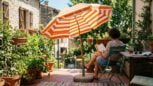 Tuxboard - Ce parasol IKEA à 24,99€ au look rétro orange va réveiller votre terrasse