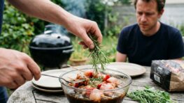 Tuxboard - Cette herbe glissée dans la marinade réduit les cancérogènes du barbecue